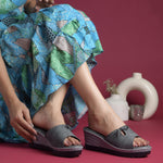 Load image into Gallery viewer, Women's Textured Wedge Heel Slide Sandals with Bow Detail