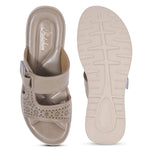 Load image into Gallery viewer, Laser Cut Detailed Wedge Heel
