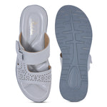 Load image into Gallery viewer, Laser Cut Detailed Wedge Heel