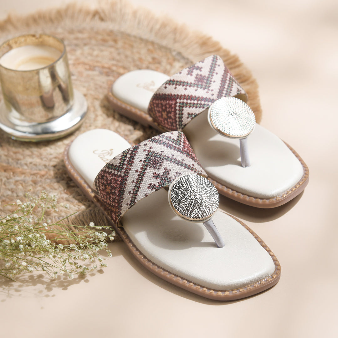 Women's Toe-Ring Flat Sandals with Metallic Round Embellishment Slippers