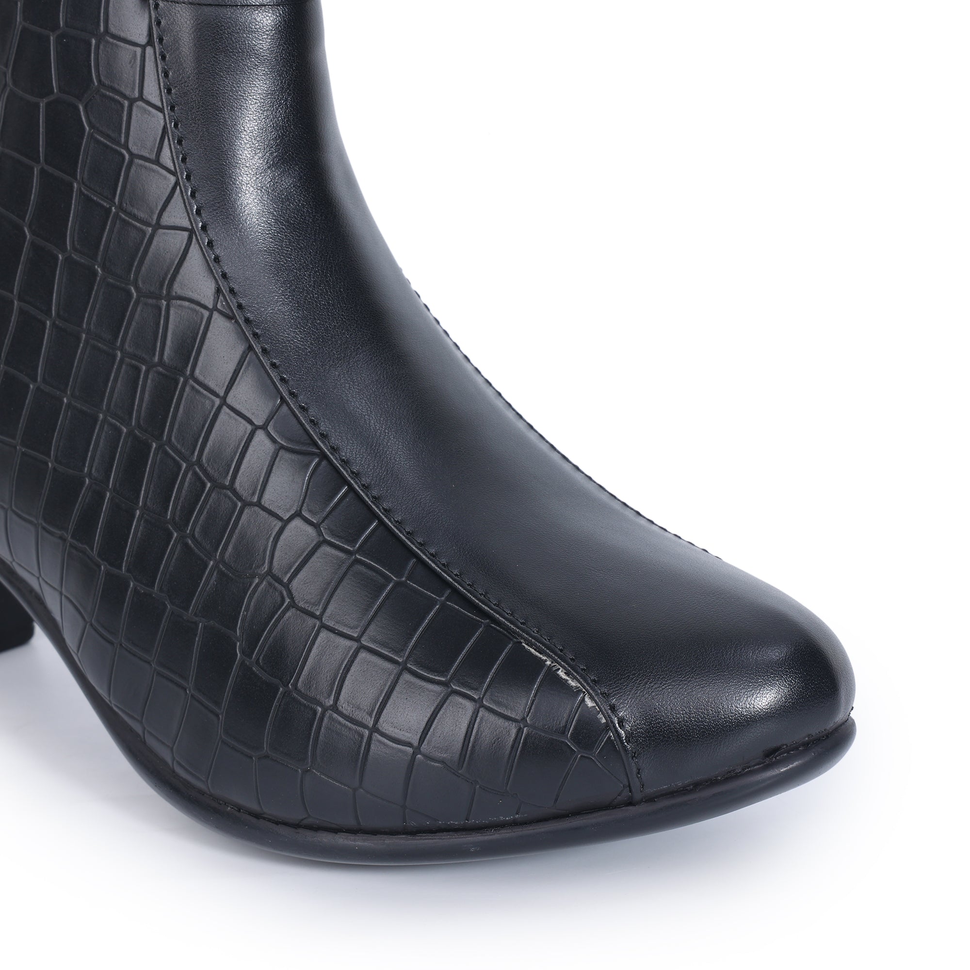 Textured Trendy Block Heeled Zipper Closure Boots