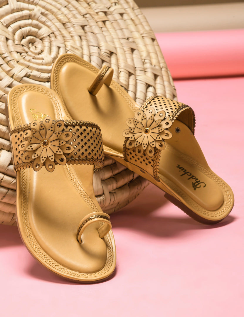 Fancy New Fashion Chappal Girl Tasni Women And Girl Ladies Fashion Kolhapuri T-strap Daily Wear