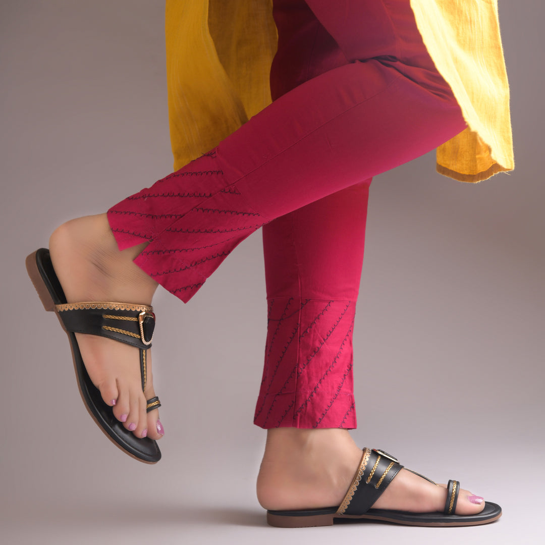 Women's Kolhapuri Style Toe Ring Flats with Metal Details Slippers