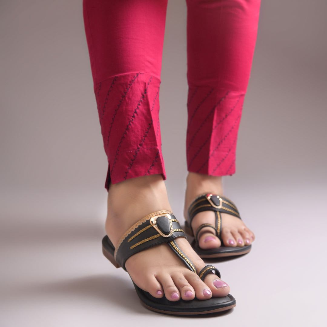 Women's Kolhapuri Style Toe Ring Flats with Metal Details Slippers