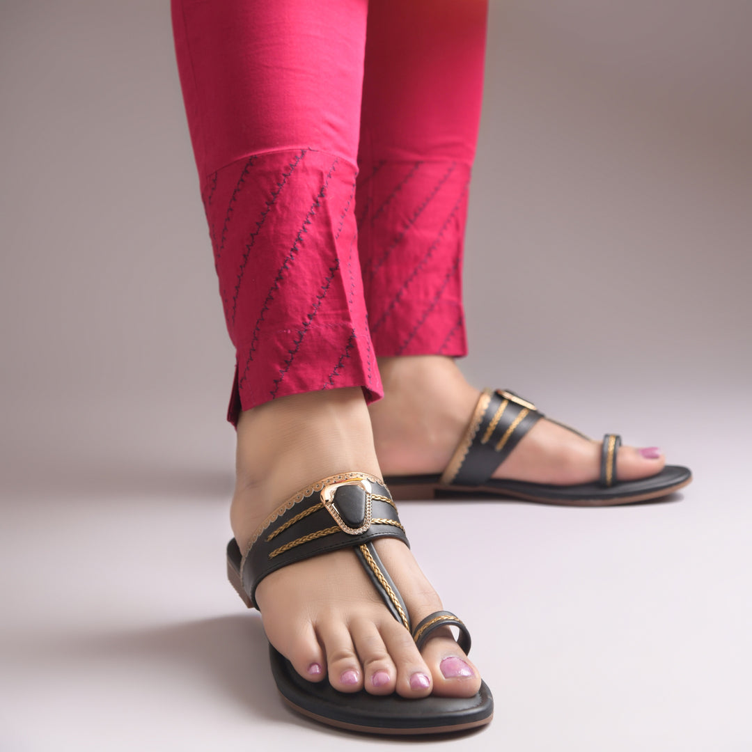 Women's Kolhapuri Style Toe Ring Flats with Metal Details Slippers